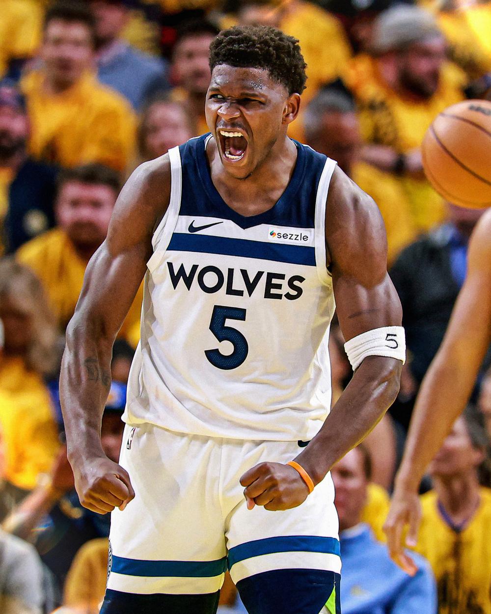  转折点！明尼苏达森林狼远射贴柱，欧篮联今夜攻防权衡，底气十足，身体对抗强度拉满