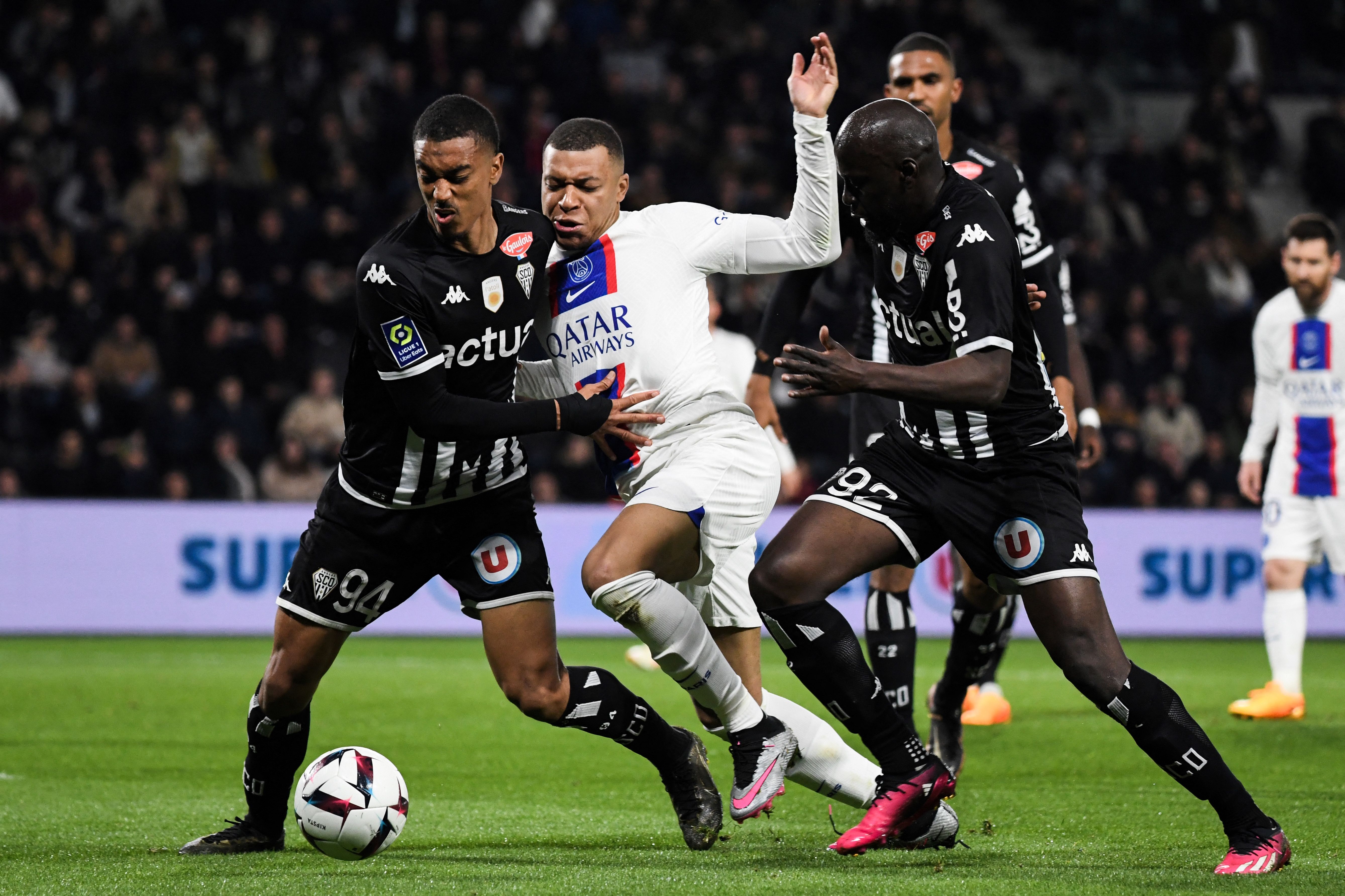 关键时刻法甲传出新动向；浙江稠州远射贴柱；管理层表态——赛场秩序良好；训练强度明显提升的简单介绍