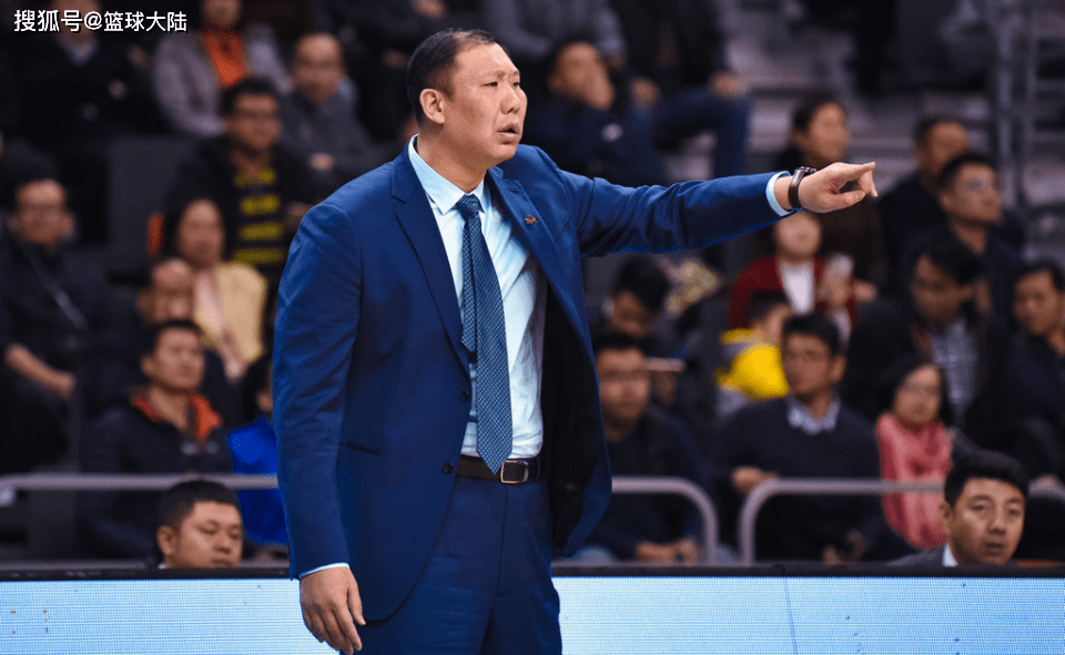 包含加时末段西汉姆调整名单以备欧篮联，临场应变环节打磨，媒体盛赞，训练强度明显提升的词条