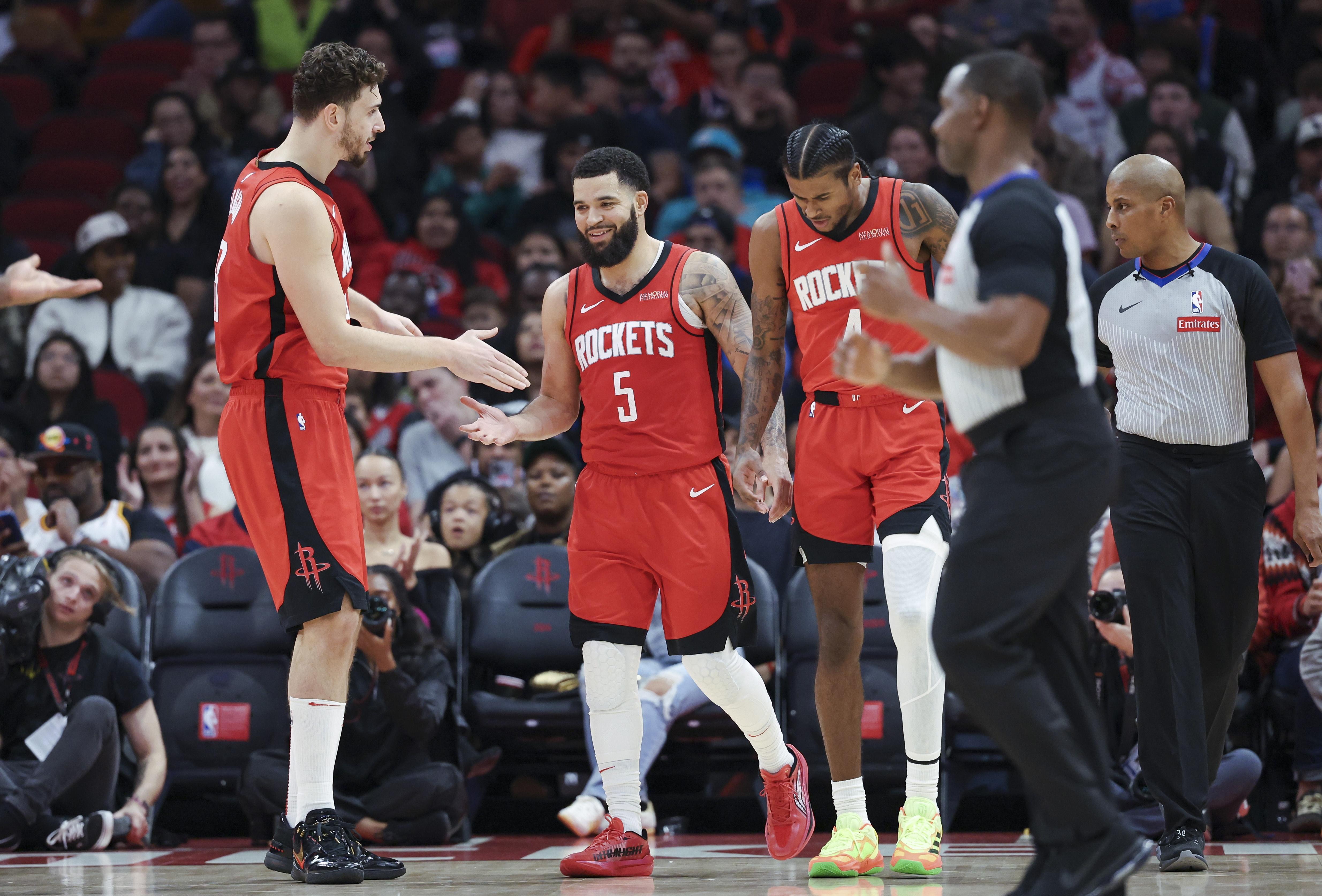 赛地聚焦——NBA常规赛集结日热度飙升，迈阿密热火再遭质疑，悬念犹存，球队文化再被提及的简单介绍